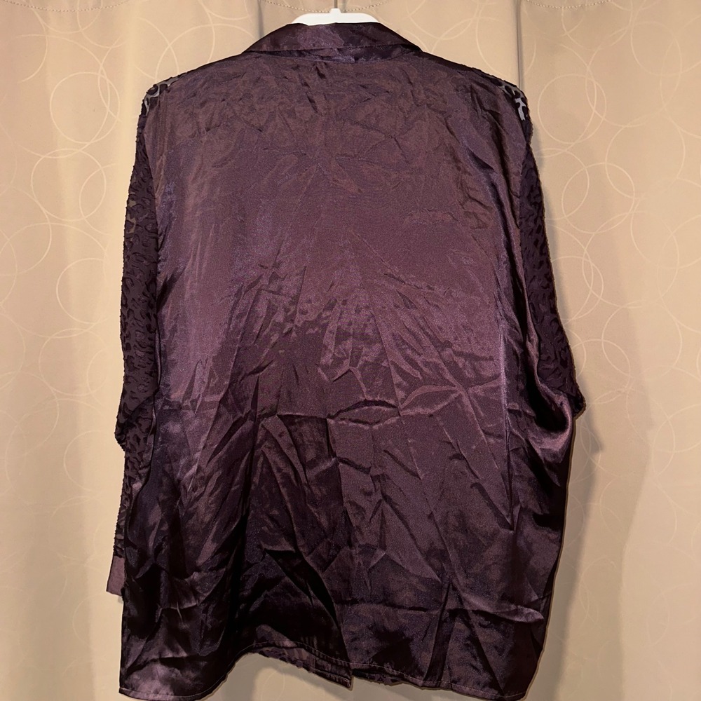 Delicates Woman Purple Leopard Burnout Sheer Button Front Pajama Top Size 1X - Picture 3 of 3